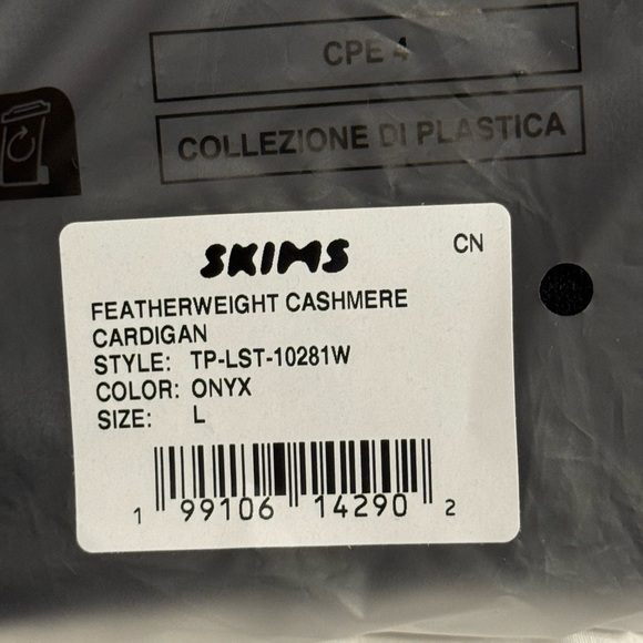 SKIMS Featherweight Cashmere Cardigan in ONYX (black) - Picture 6 of 6